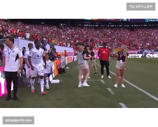 曼联2-0力克热刺终结四年不胜魔咒，卡里克率队喜迎四连胜