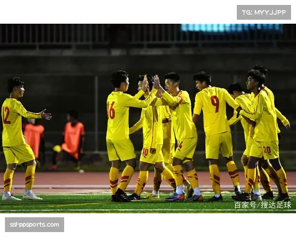 马德里社区举办青少年足球训练营,重点演练三对三快速攻防转换 马德里社区举办青少年足球训练营,重点演练三对三快速攻防转换